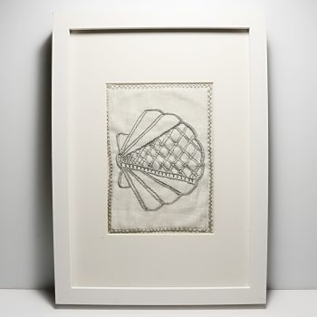 Quadro bordado Concha com Ponte
